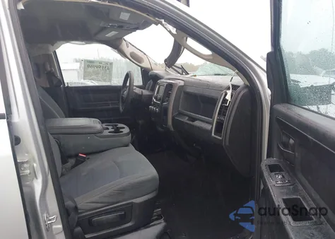 2018 Ram 1500 Express 4X4 6'4 Box z USA, uszkodzony, nr VIN 1C6RR7FTXJS309933